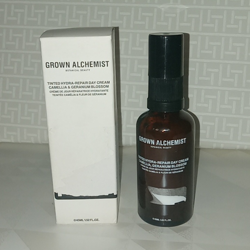 NIB 45 Ml / 1.5 Oz Grown Alchemist Tinted Hydra-Repair Day Cream